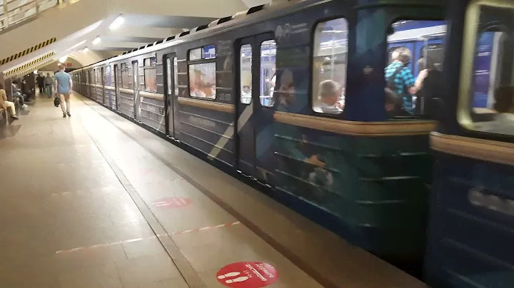 Станция метро Динамо. Тематические поезд. Dynamo metro station. Themed train.