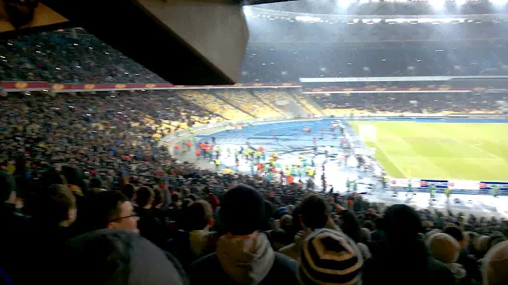 "Фаны" Динамо К. приняли флаг Франции за флаг России. Динамо 3:1 Генгам. 26.02.2015