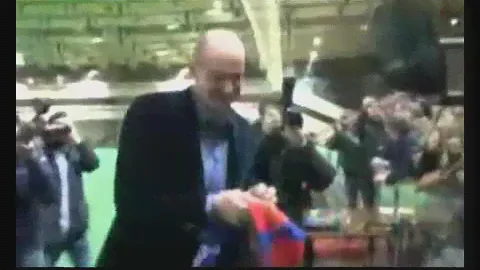 Онопко целует шарф ЦСКА